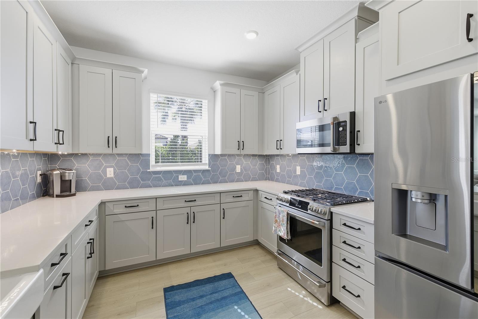 AZARIO ESPLANADE PH V - Residential