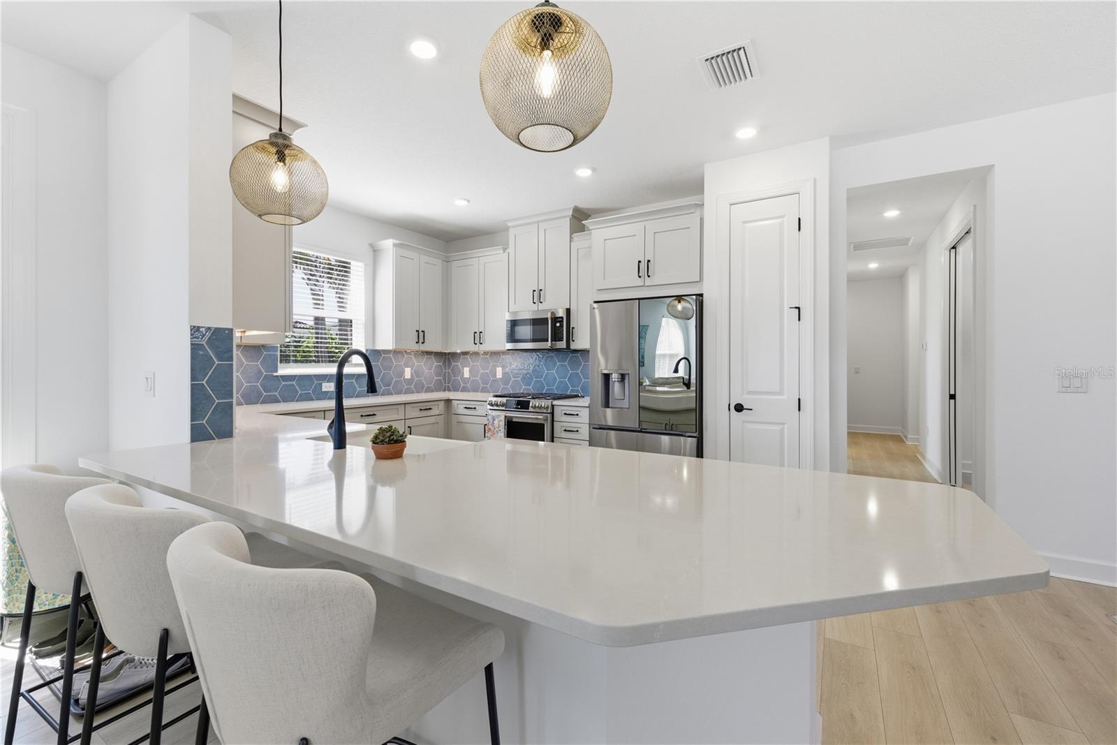 AZARIO ESPLANADE PH V - Residential