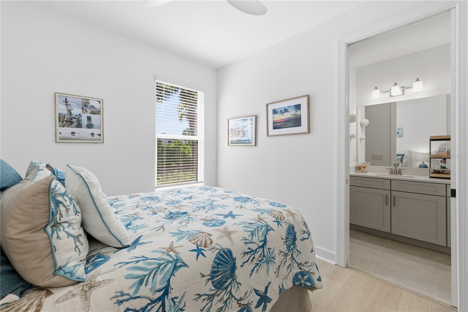 AZARIO ESPLANADE PH V - Residential