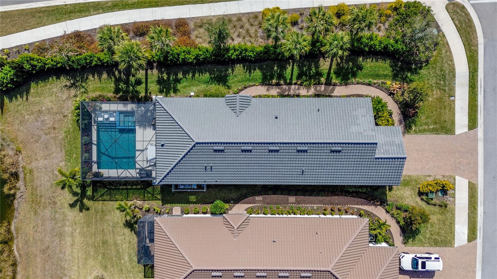 AZARIO ESPLANADE PH V - Residential