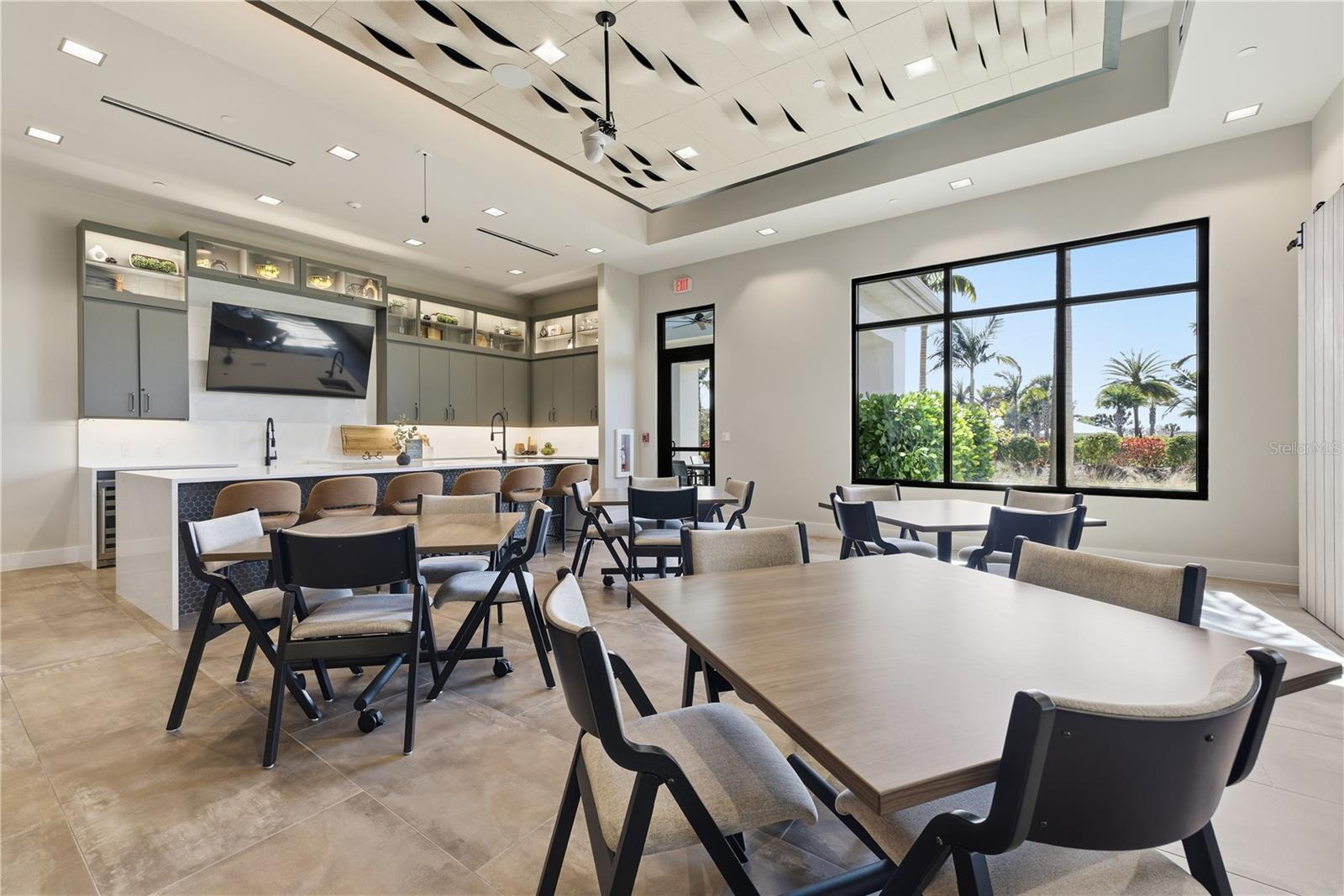 AZARIO ESPLANADE PH V - Residential