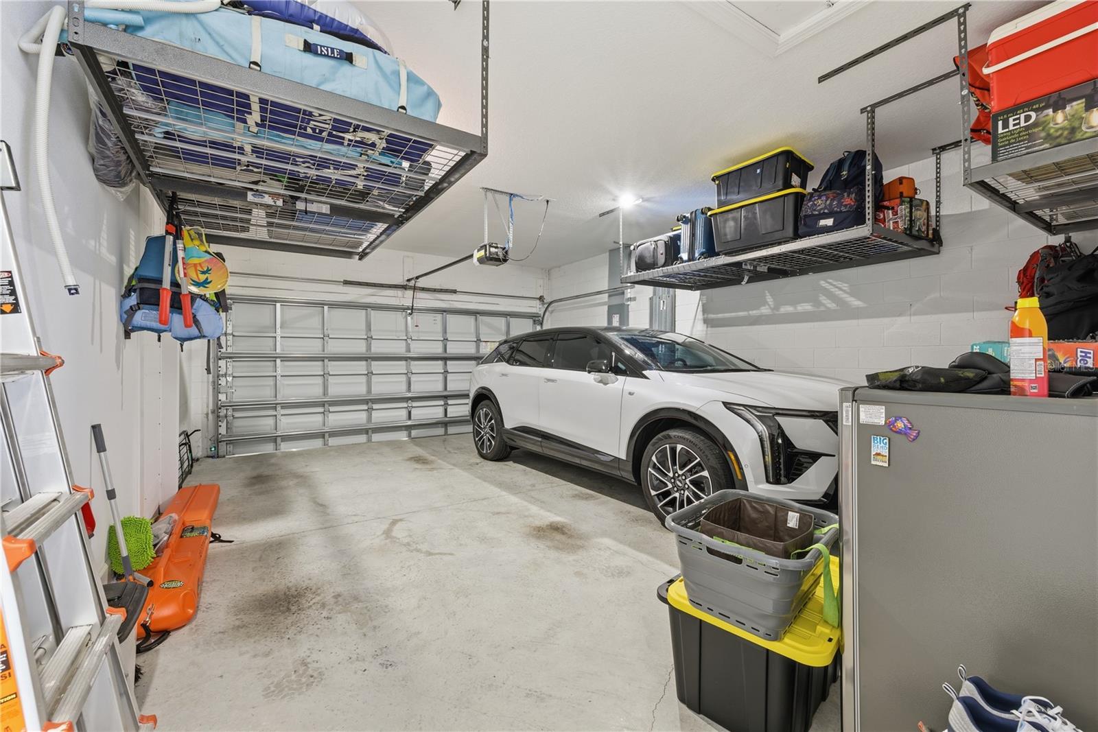 AZARIO ESPLANADE PH V - Residential