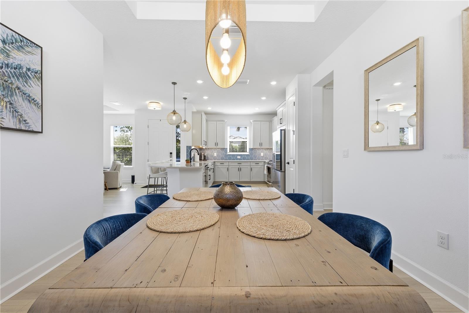 AZARIO ESPLANADE PH V - Residential