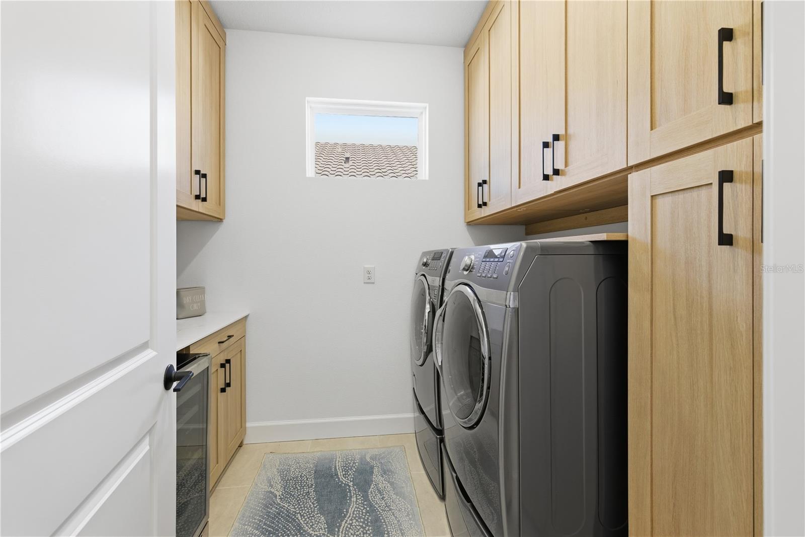 AZARIO ESPLANADE PH V - Residential