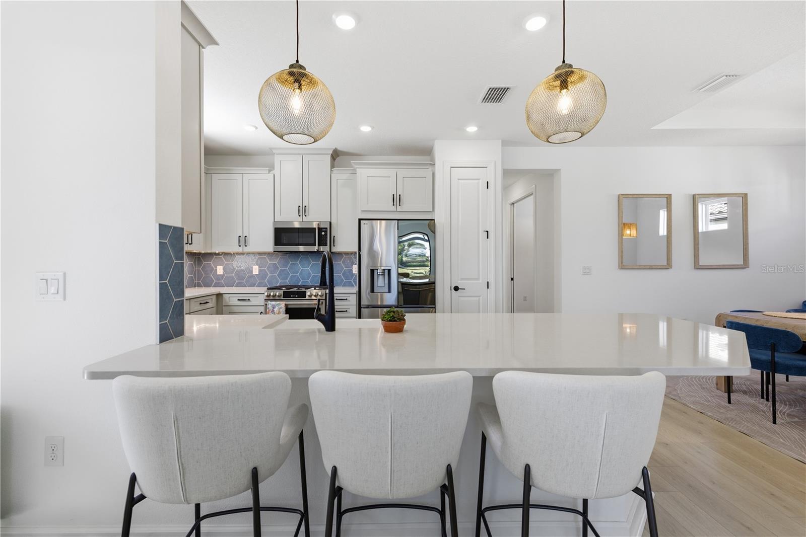 AZARIO ESPLANADE PH V - Residential