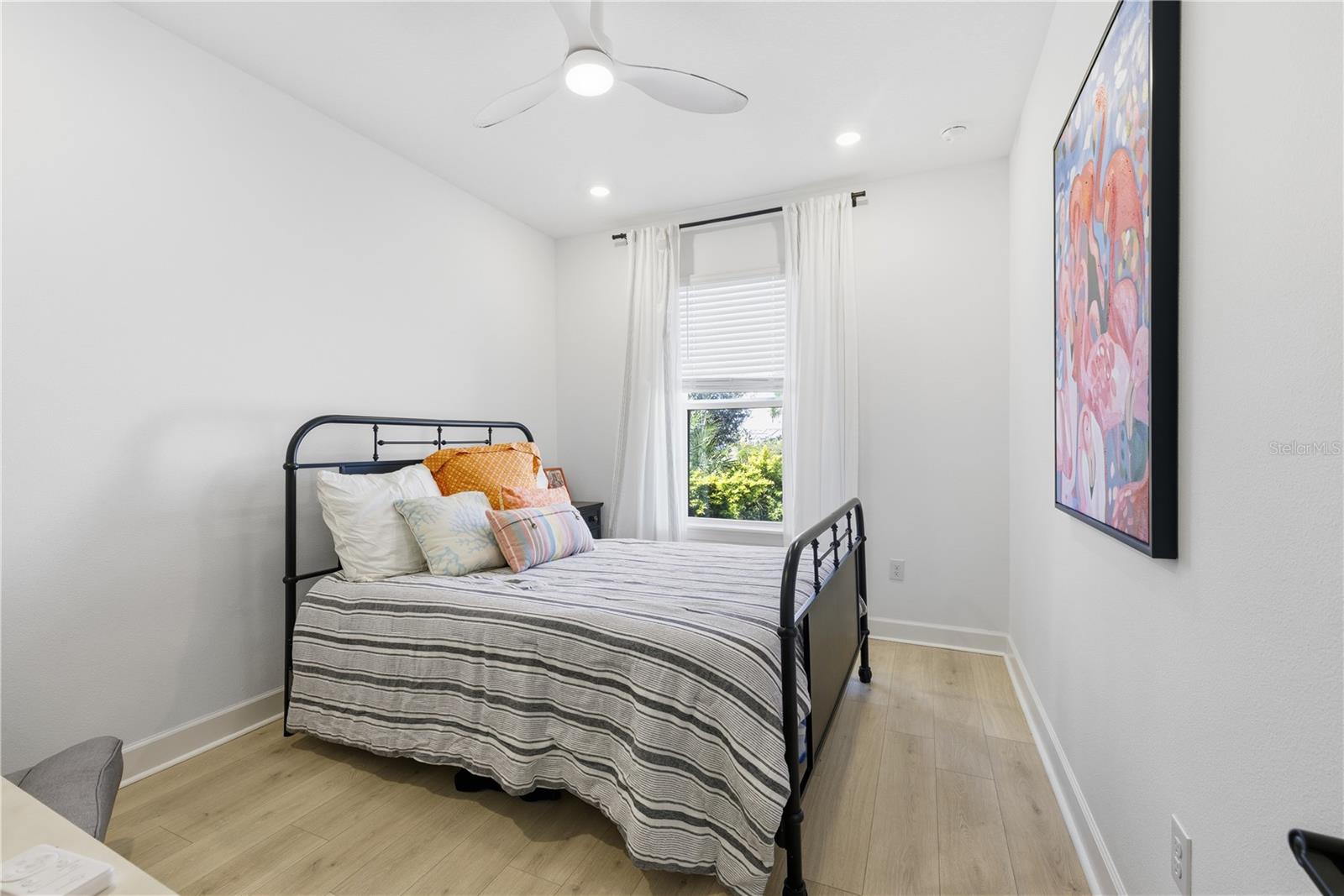 AZARIO ESPLANADE PH V - Residential