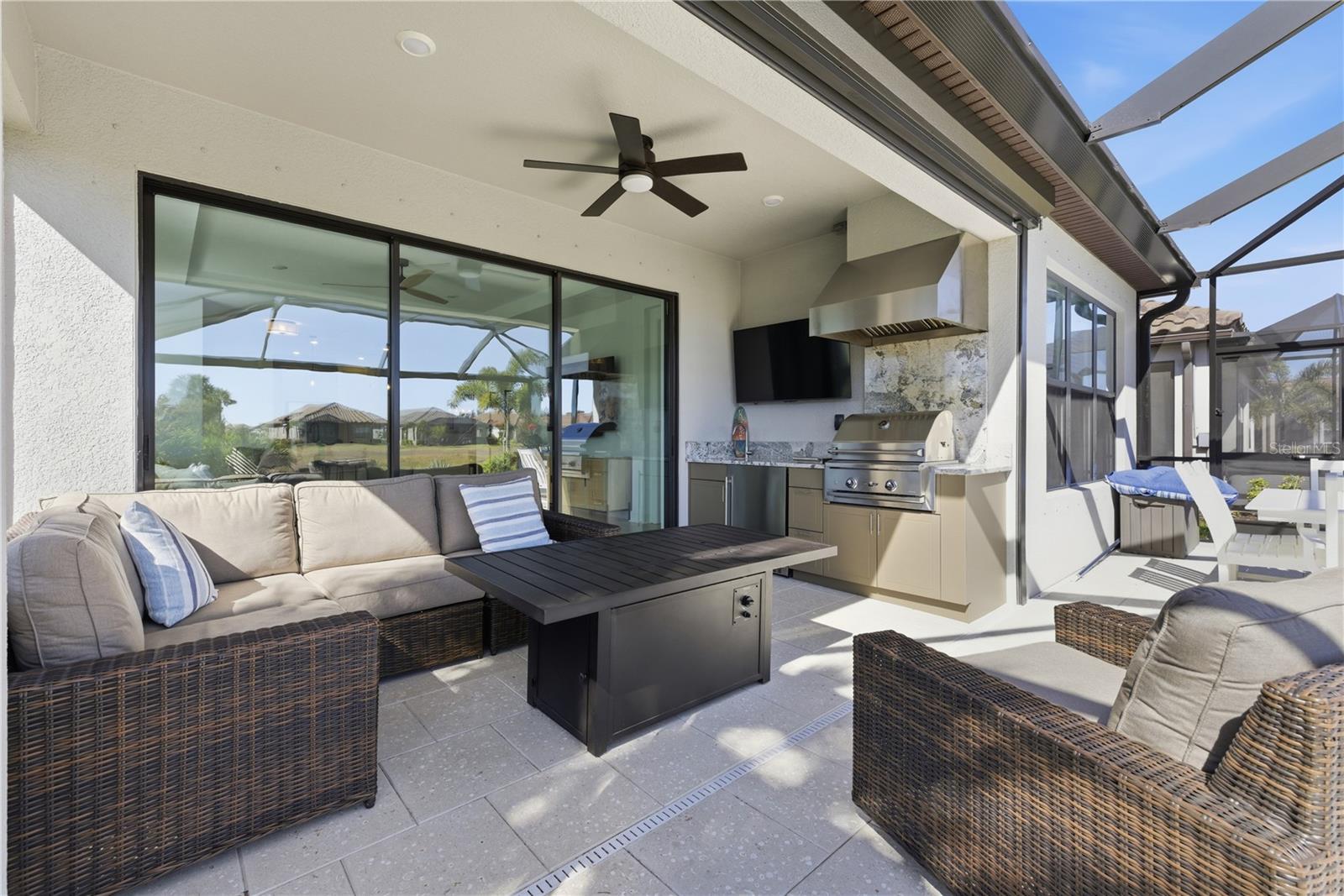 AZARIO ESPLANADE PH V - Residential