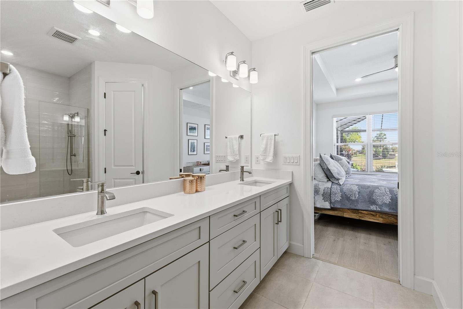 AZARIO ESPLANADE PH V - Residential