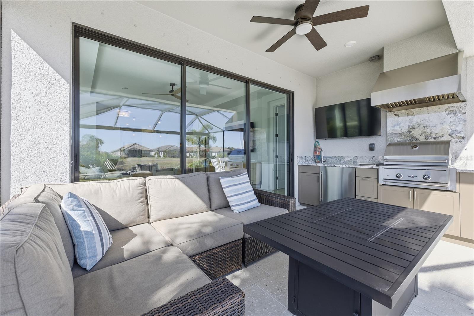 AZARIO ESPLANADE PH V - Residential