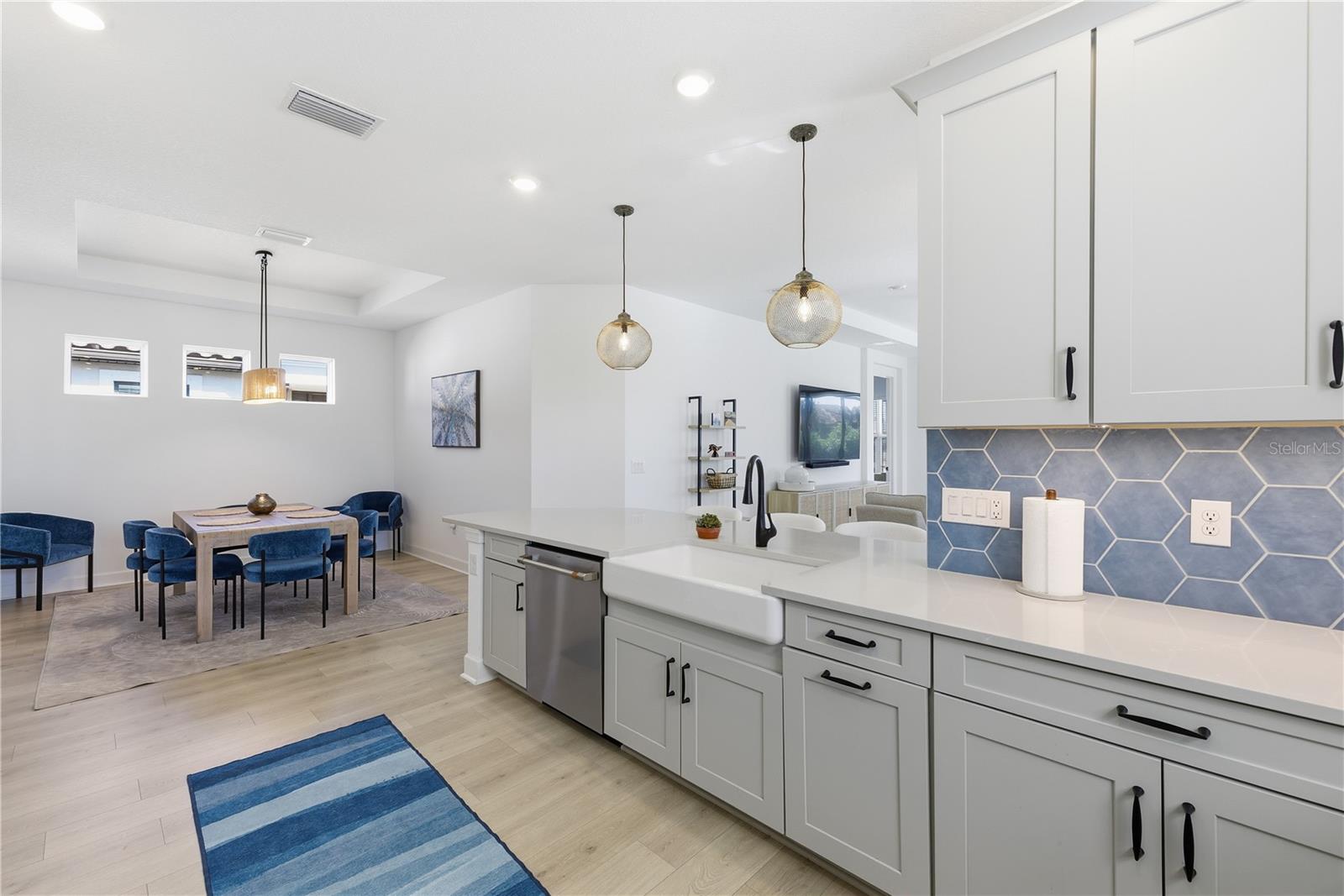 AZARIO ESPLANADE PH V - Residential