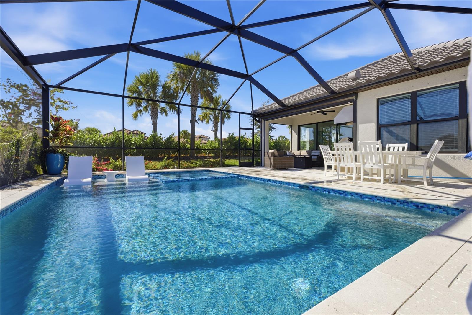 AZARIO ESPLANADE PH V - Residential