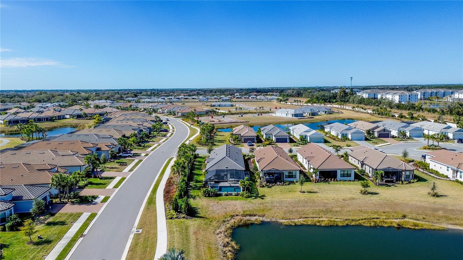 AZARIO ESPLANADE PH V - Residential