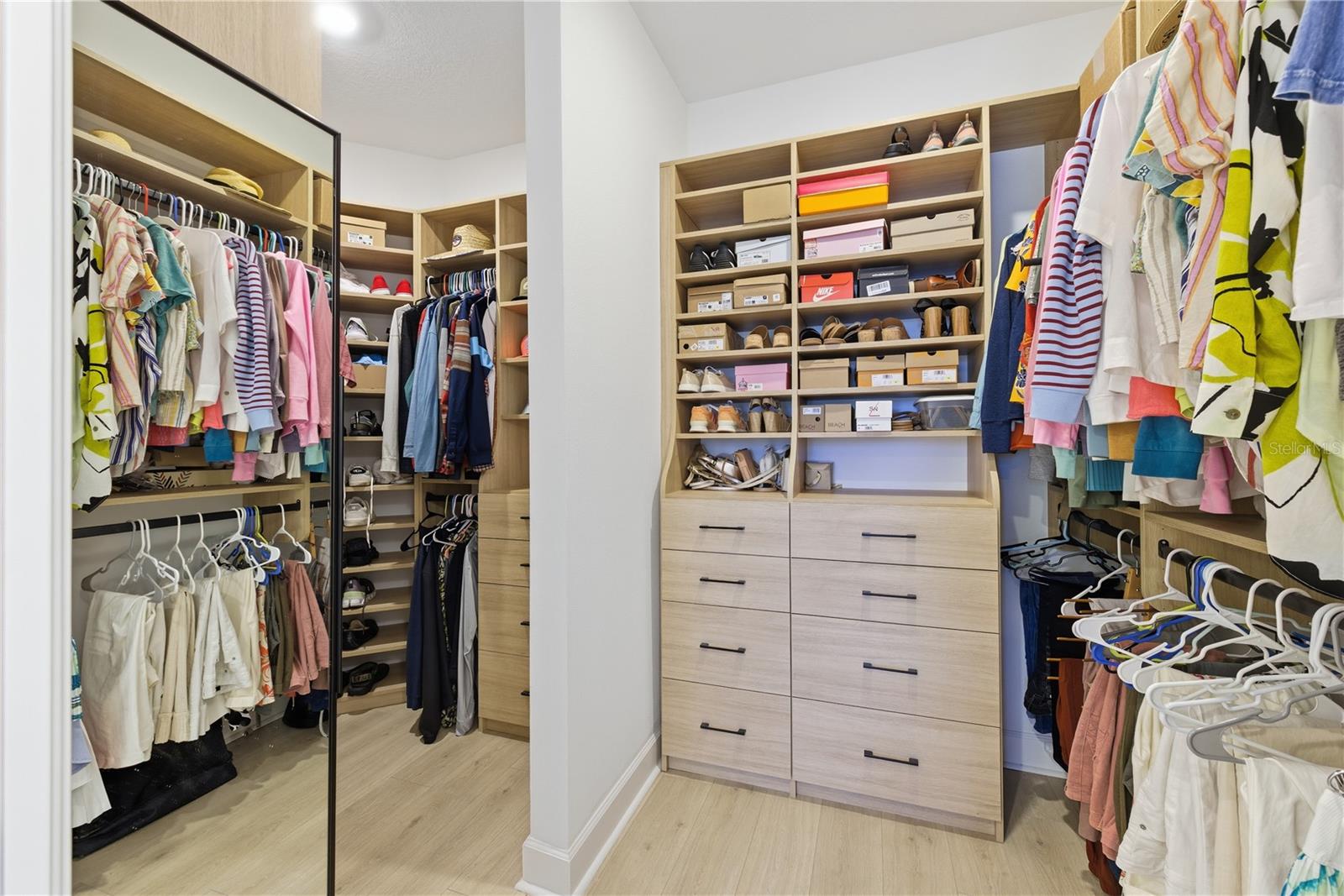 AZARIO ESPLANADE PH V - Residential