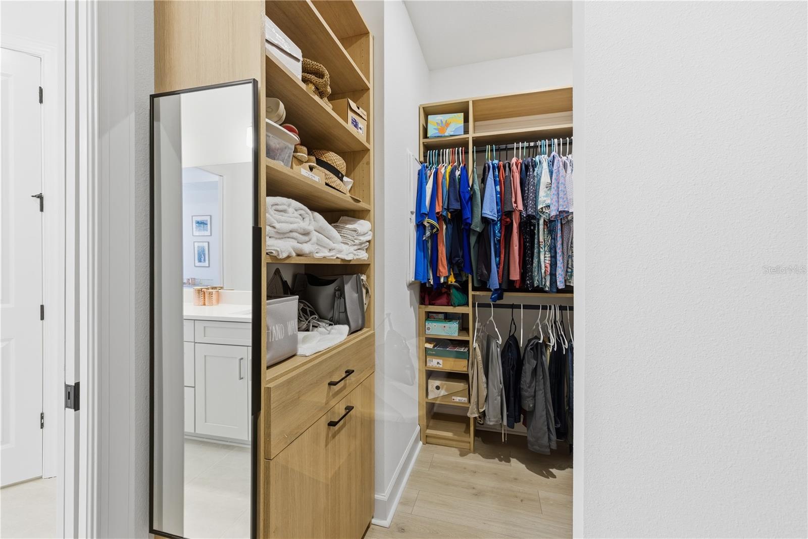 AZARIO ESPLANADE PH V - Residential