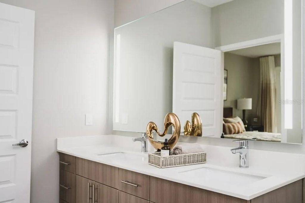 Photo of 503 Chatham Avenue, Orlando, FL 32801 (MLS # O6364230)