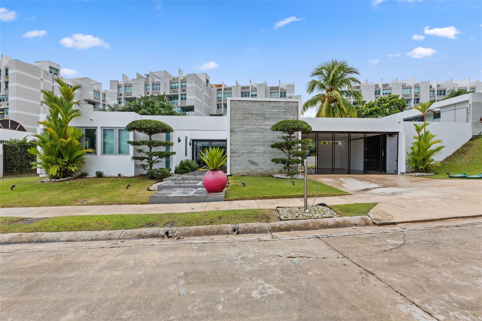 Discover this stunning fully furnished single-level residence with 5,000 sq. ft. of construction, set on a 970-square-meter lot, designed to combine luxury, comfort, and functionality. The property features 4 spacious bedrooms with excellent natural lighting and 4 full bathrooms designed for maximum comfort. Its beautiful European kitchen, equipped with quartz countertops and high-end appliances, is complemented by a spacious dining room, living room, and family room—perfect for entertaining and family gatherings. In addition, the home offers abundant storage space throughout. Outdoors, you will enjoy a large terrace and a private heated pool, ideal for any season. For greater efficiency and peace of mind, the residence includes central air conditioning combined with mini splits, a 20 kW generator with transfer switch ensuring continuous power, a water cistern, an electric car charging station, and security. Note: artwork pieces are not included in the rental. An exclusive property that offers the very best in design, comfort, and safety, all on a single level.