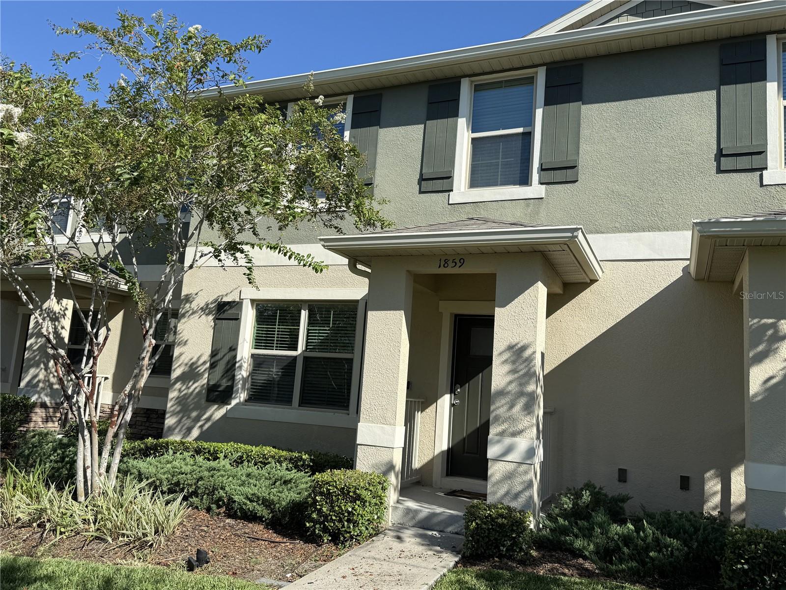 Beautiful home located at **1859 Red Canyon Dr, Kissimmee, FL 34744**, situated in a quiet, well-maintained neighborhood close to schools, shopping, and major roadways. This spacious residence features an open-concept living area, a modern kitchen with well-kept cabinets, breakfast nook, formal dining room, and bright bedrooms, including a master suite with walk-in closet and private bathroom.
The community offers safety and convenience. This is an exceptional opportunity for buyers seeking comfort, location, and added value.
This home combines style, functionality, and potential, ideal for families or investors.