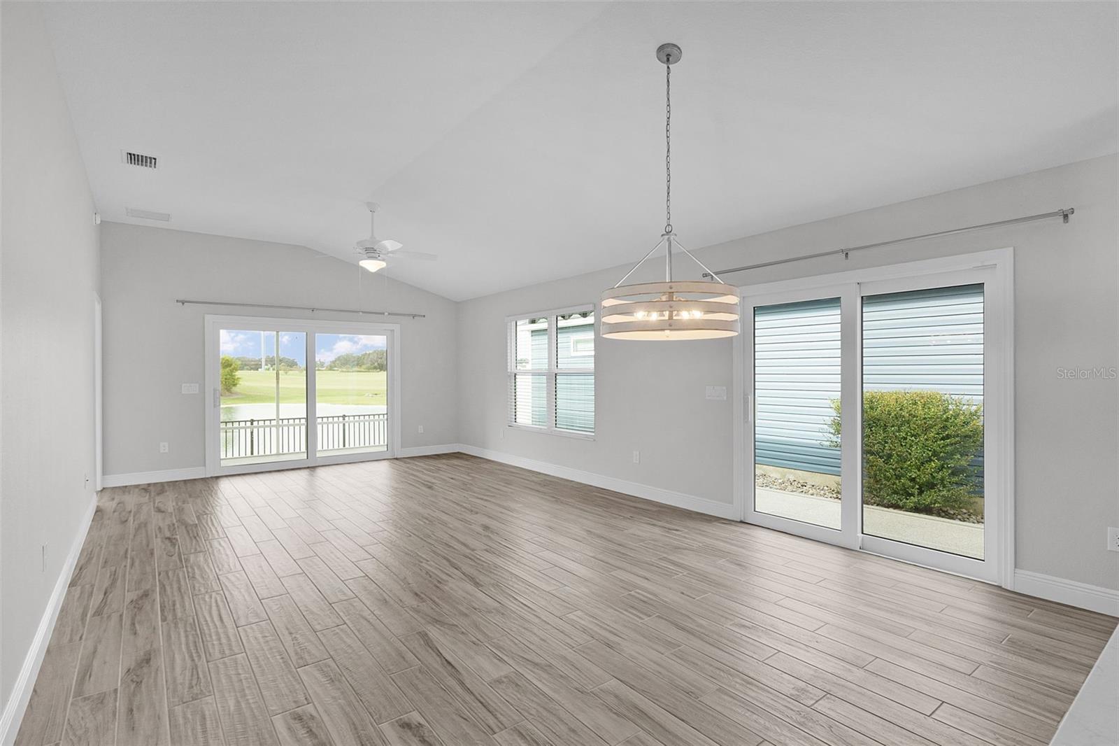 VILLAGES/SOUTHERN OAKS UN 68 - Residential