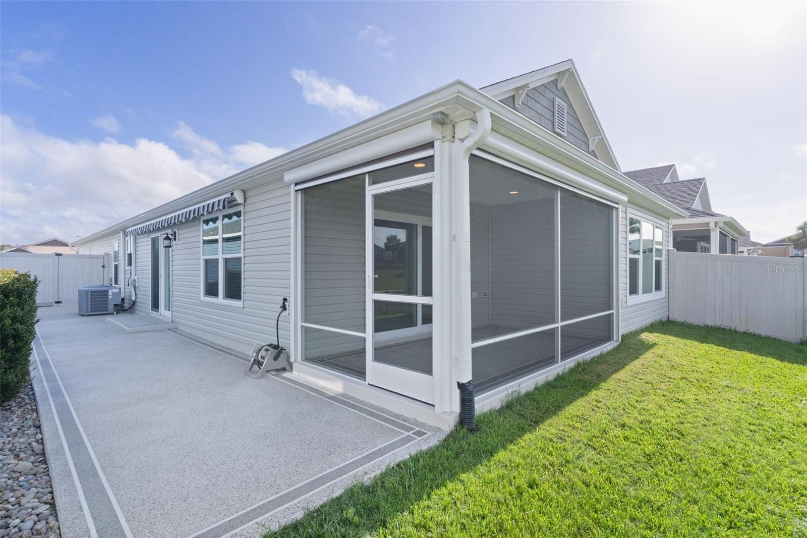 VILLAGES/SOUTHERN OAKS UN 68 - Residential