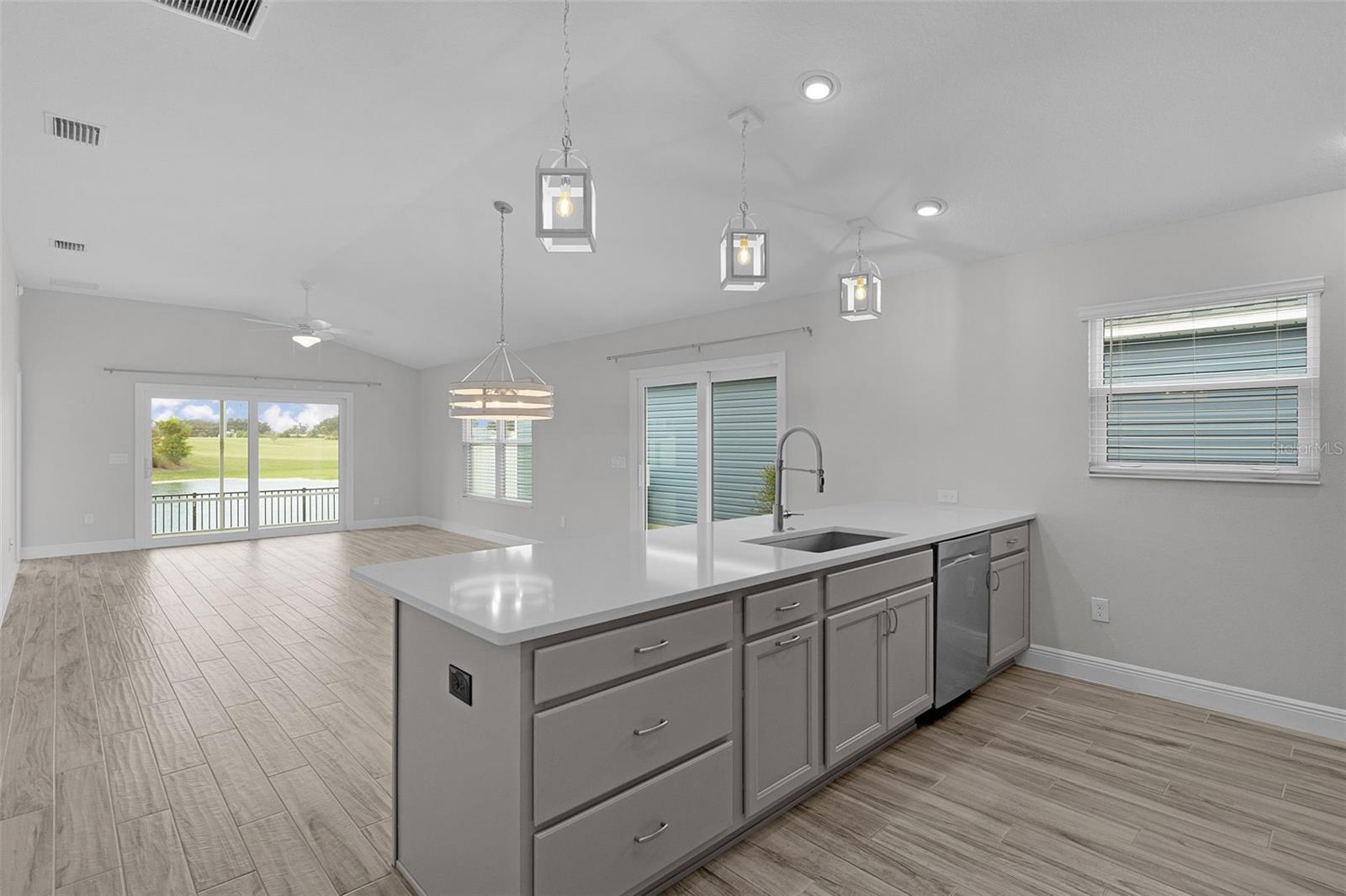 VILLAGES/SOUTHERN OAKS UN 68 - Residential