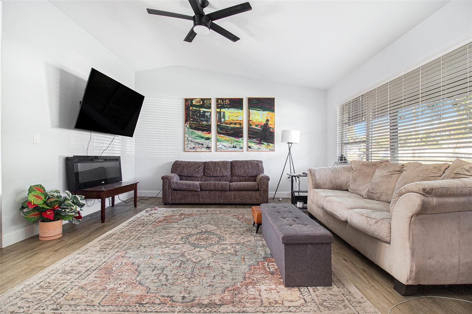 1412 LAKECREST DRIVE