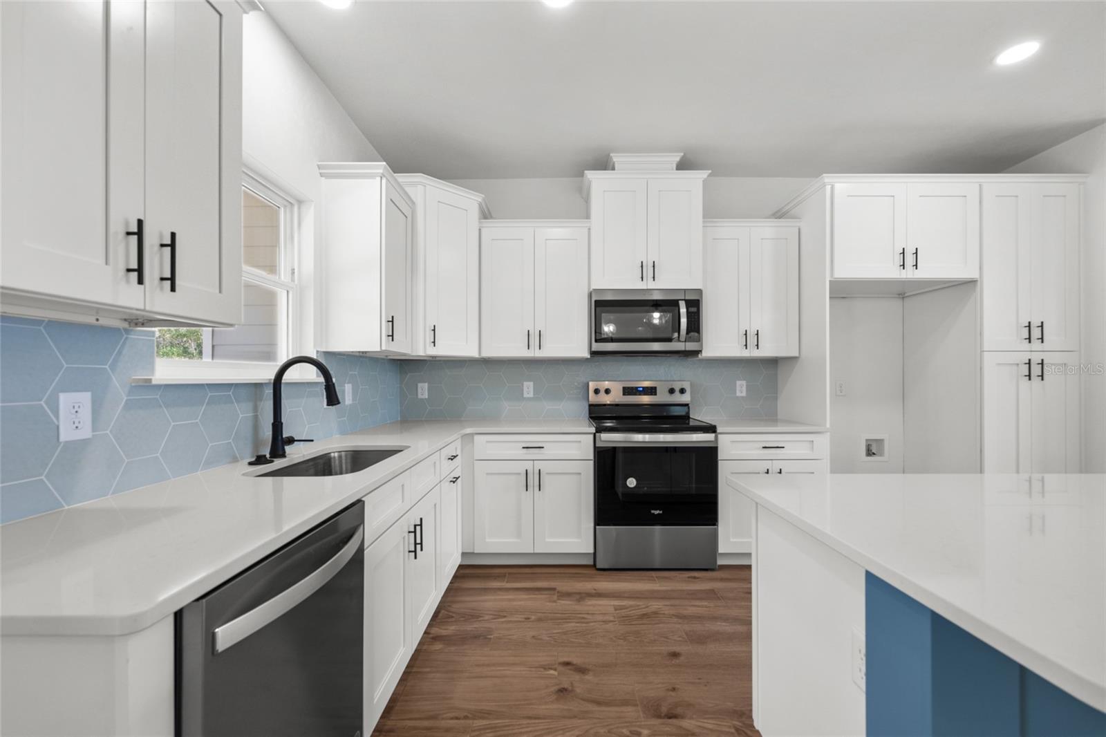 ALOMA ESTATES - Residential