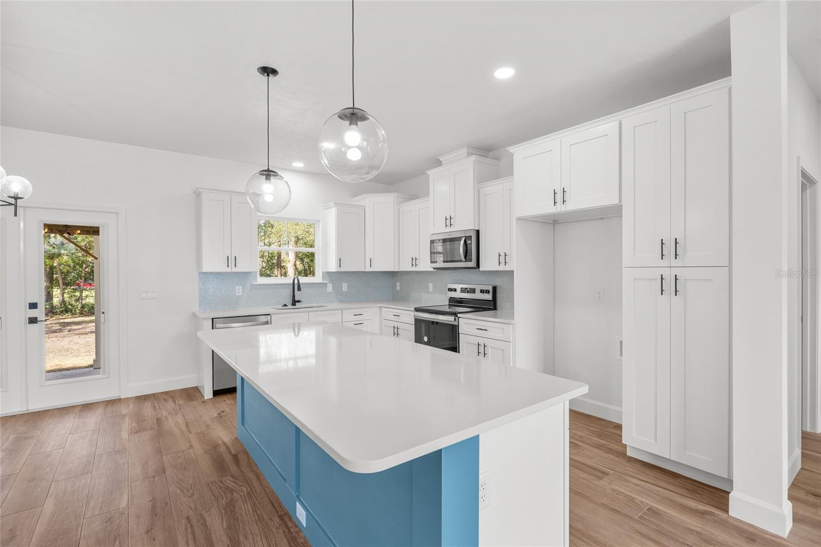 ALOMA ESTATES - Residential