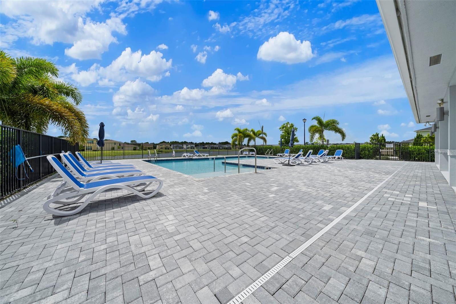 PALM VISTA EVERLANDS - Residential