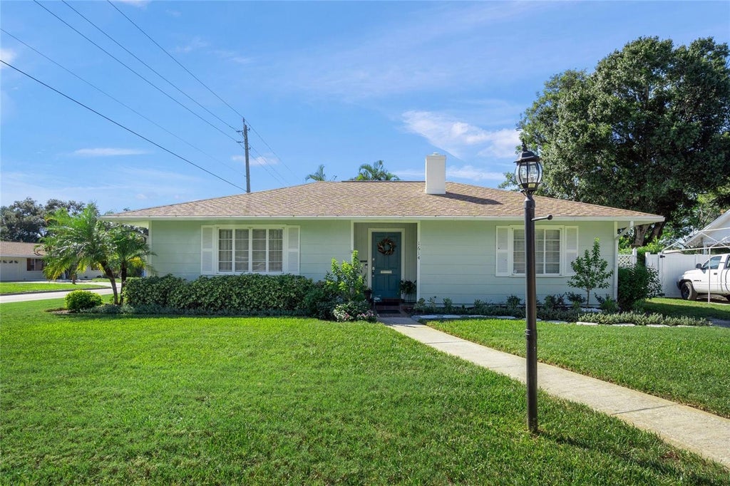Photo of 1614 30th Street W, Bradenton, FL 34205 (MLS # A4710887)