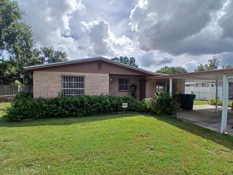 Photo of 4522 W Henry Avenue, Tampa, FL 33614 (MLS # TB8434807)