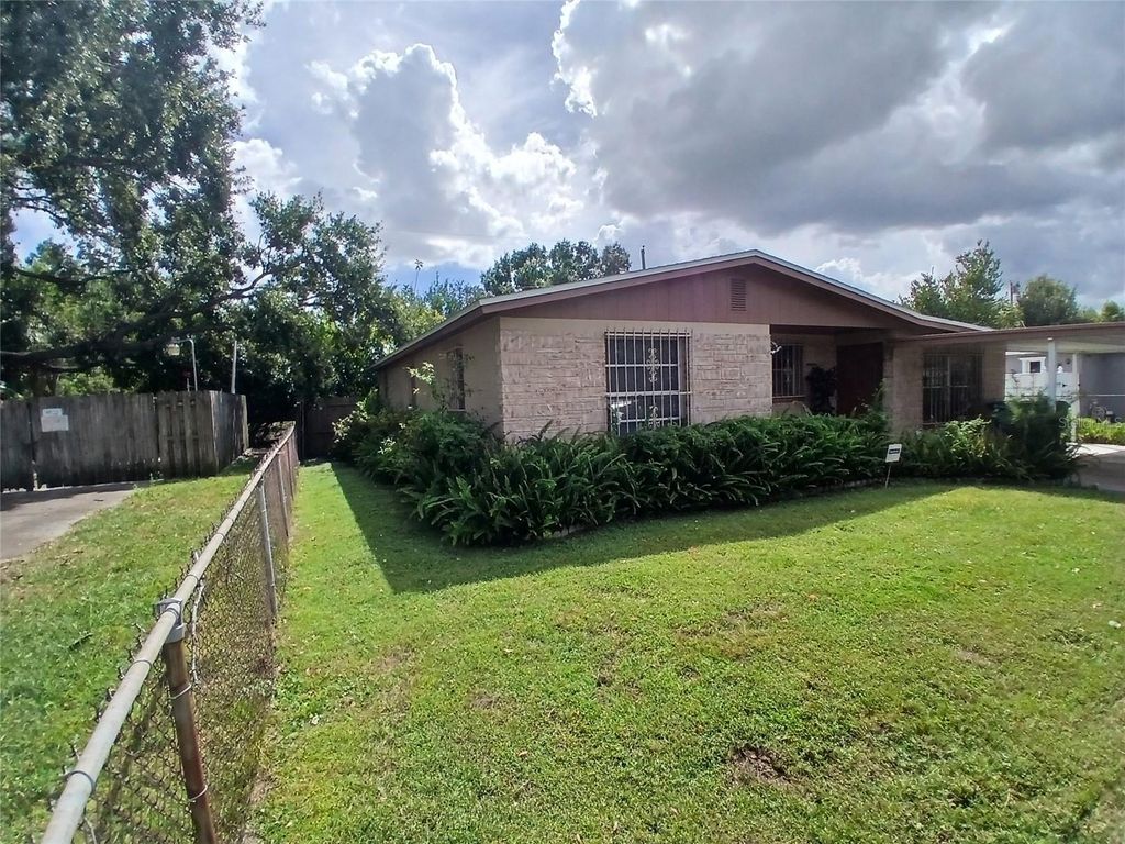 Photo of 4522 W Henry Avenue, Tampa, FL 33614 (MLS # TB8434807)