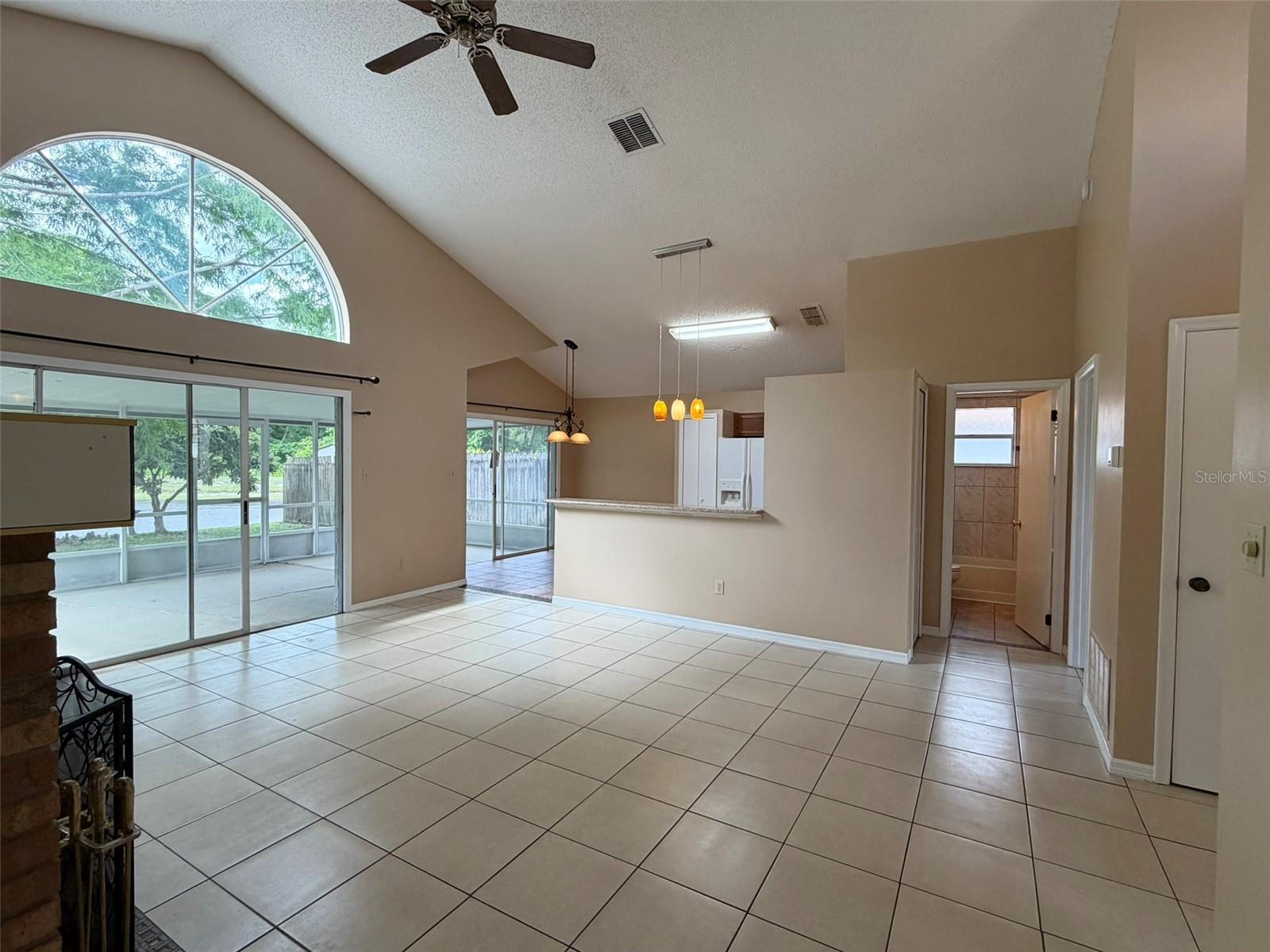 REMINGTON OAKS AT THE CROSSINGS - Residential Lease