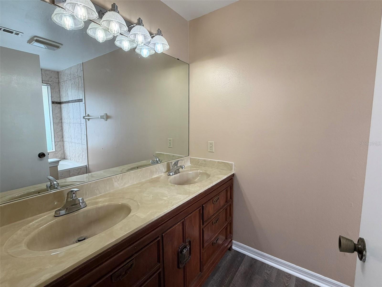 REMINGTON OAKS AT THE CROSSINGS - Residential Lease
