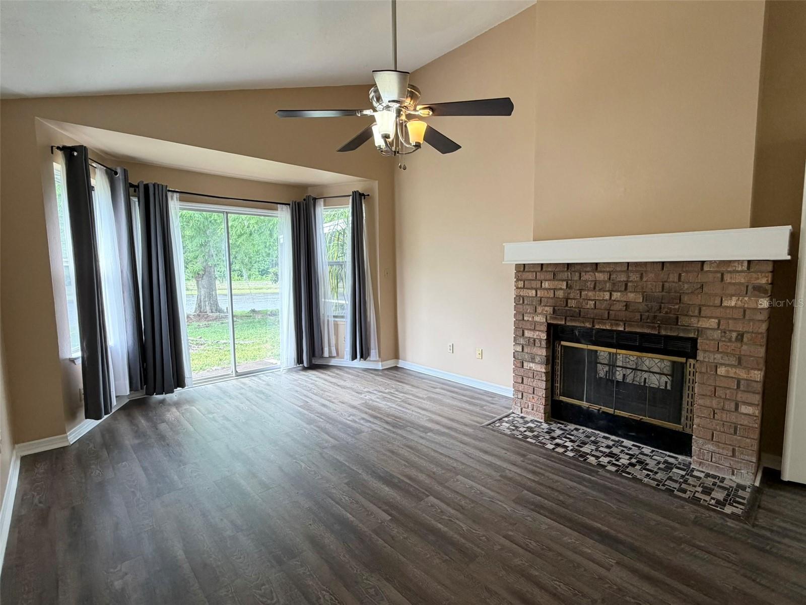 REMINGTON OAKS AT THE CROSSINGS - Residential Lease