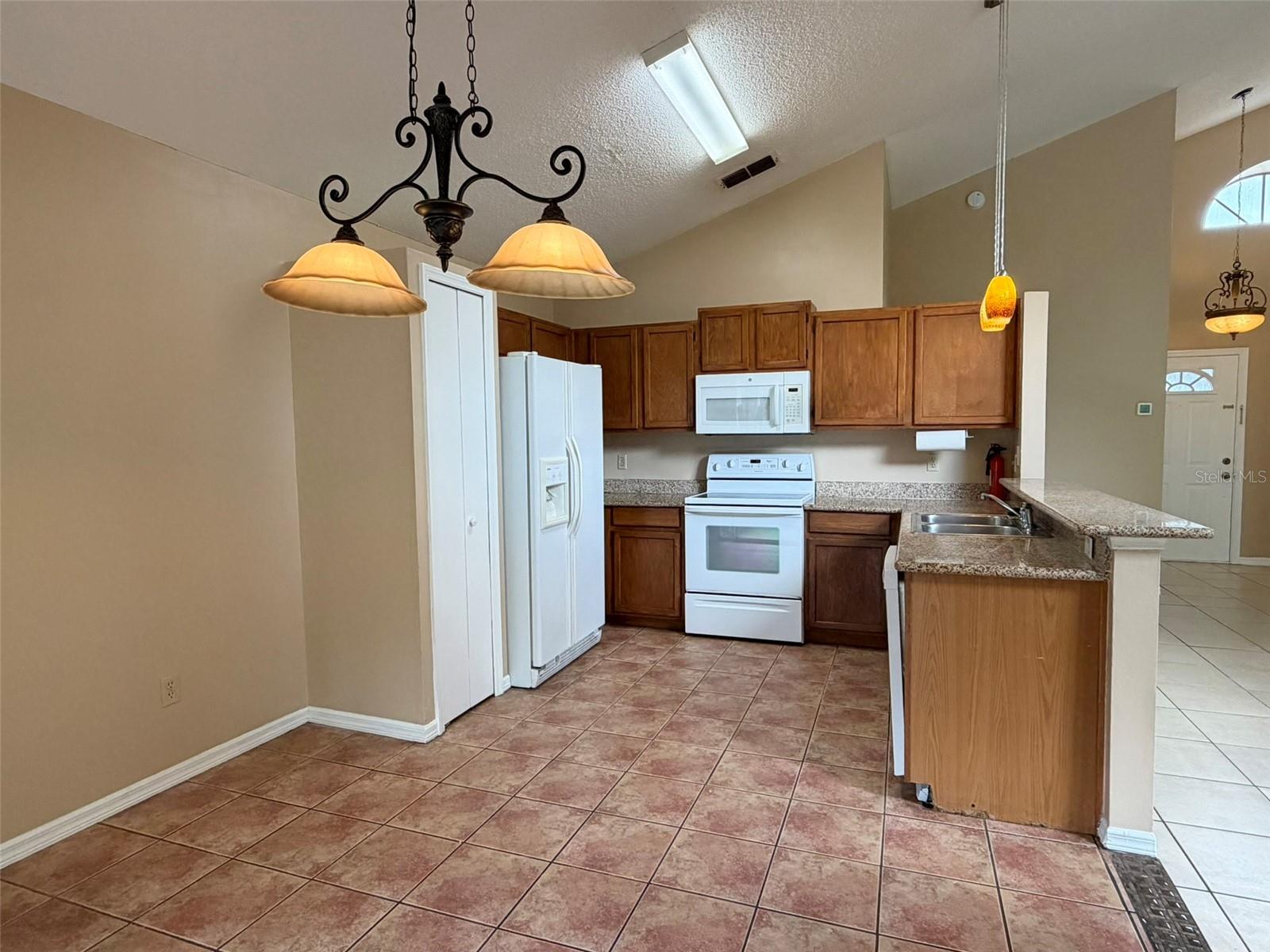 REMINGTON OAKS AT THE CROSSINGS - Residential Lease
