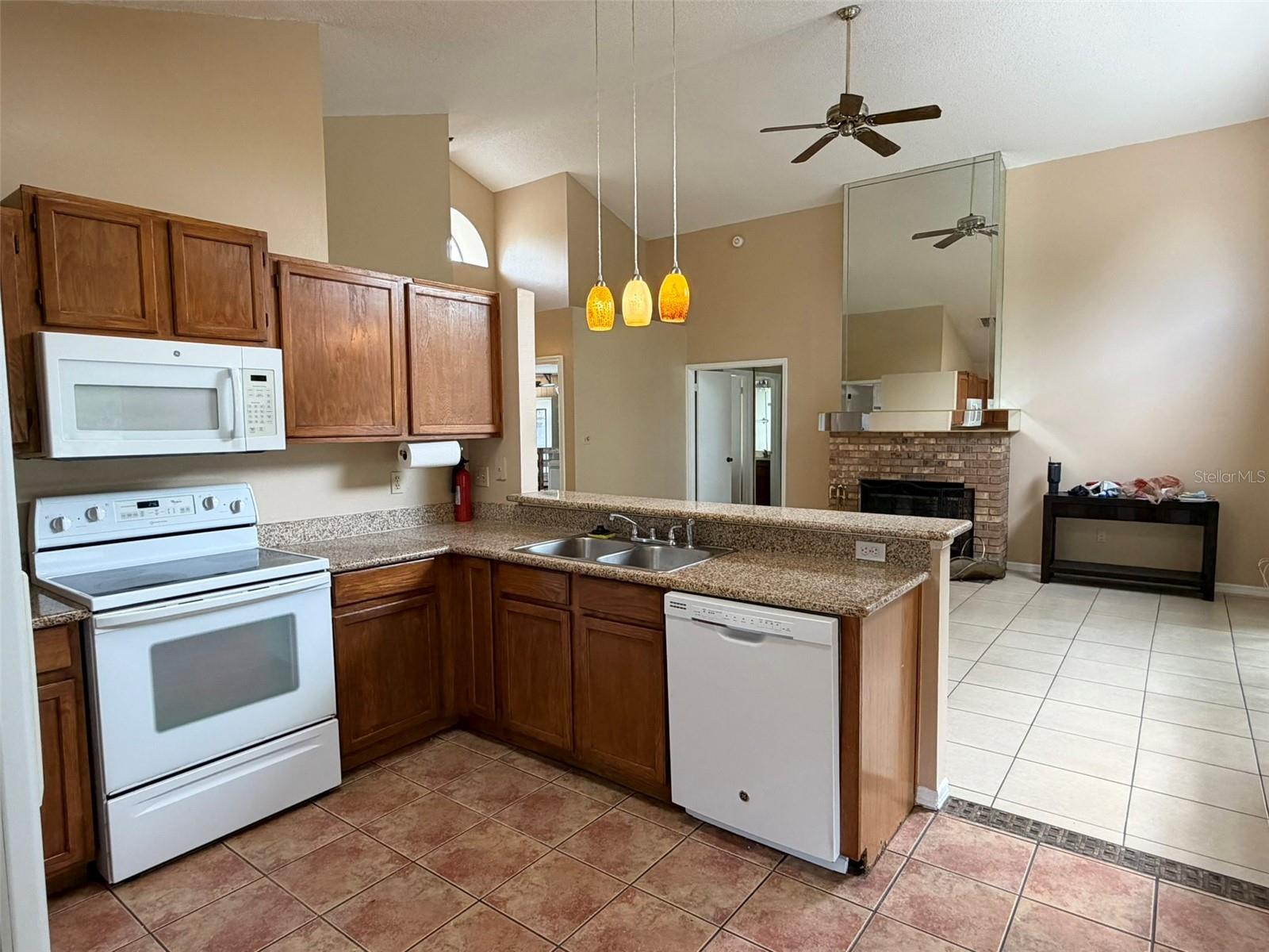 REMINGTON OAKS AT THE CROSSINGS - Residential Lease