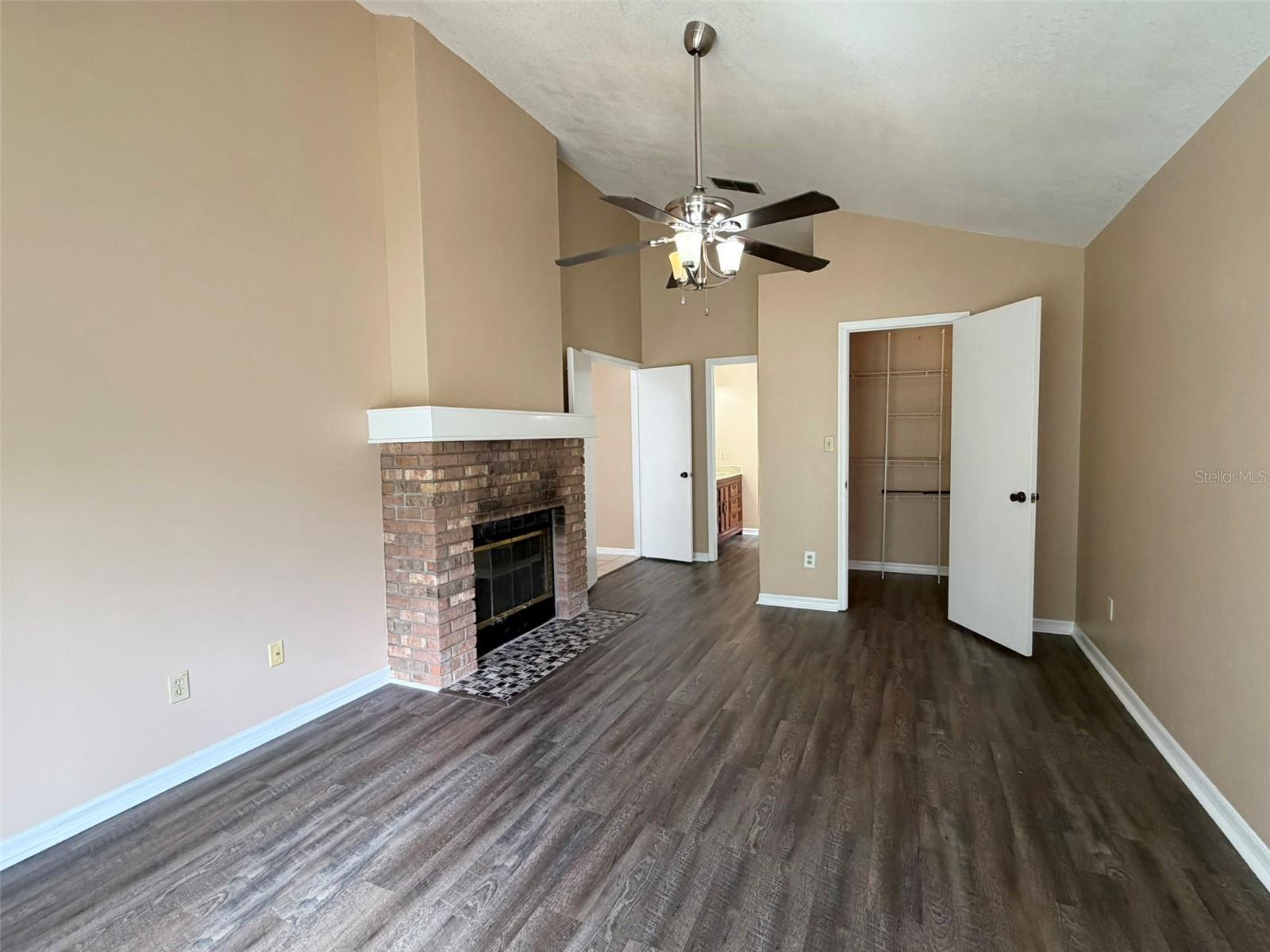REMINGTON OAKS AT THE CROSSINGS - Residential Lease