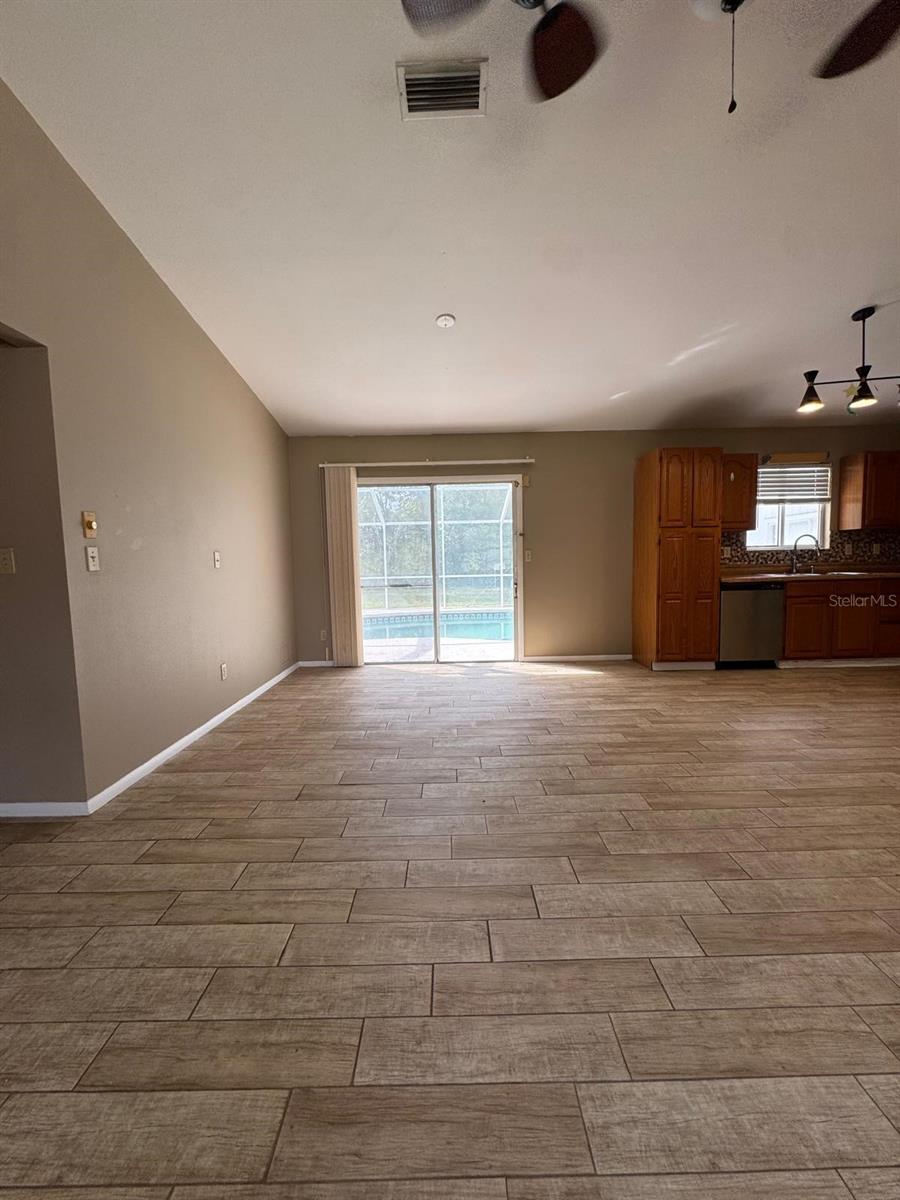 COUNTRY OAKS ESTATES - Residential Lease