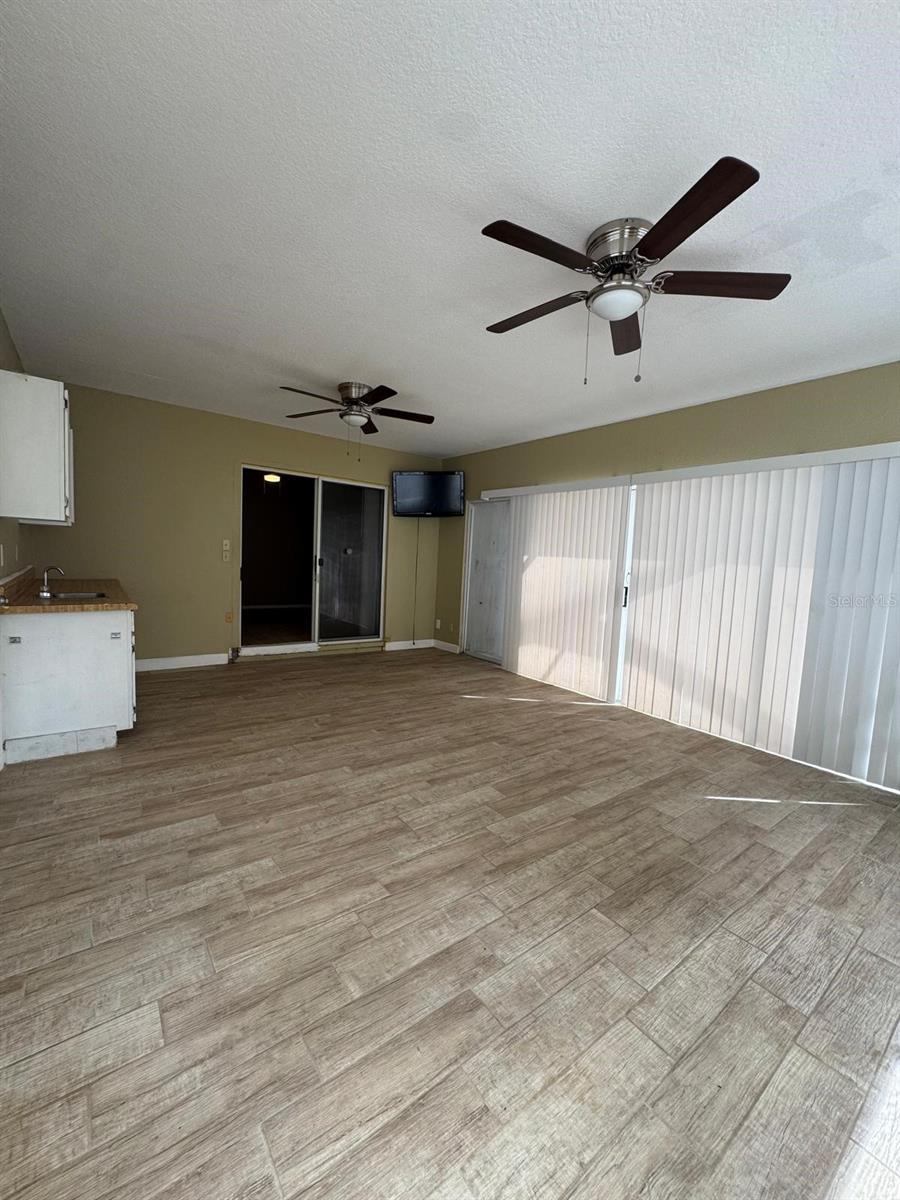 COUNTRY OAKS ESTATES - Residential Lease