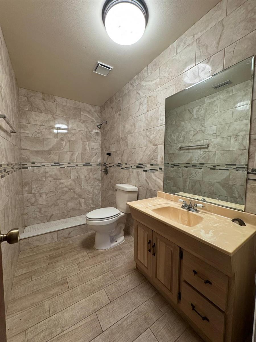 COUNTRY OAKS ESTATES - Residential Lease