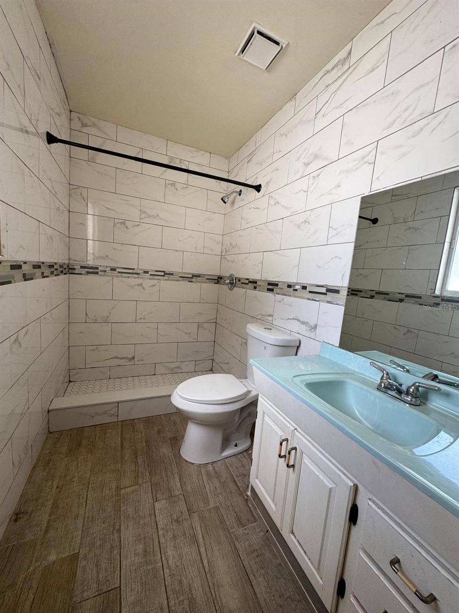 COUNTRY OAKS ESTATES - Residential Lease