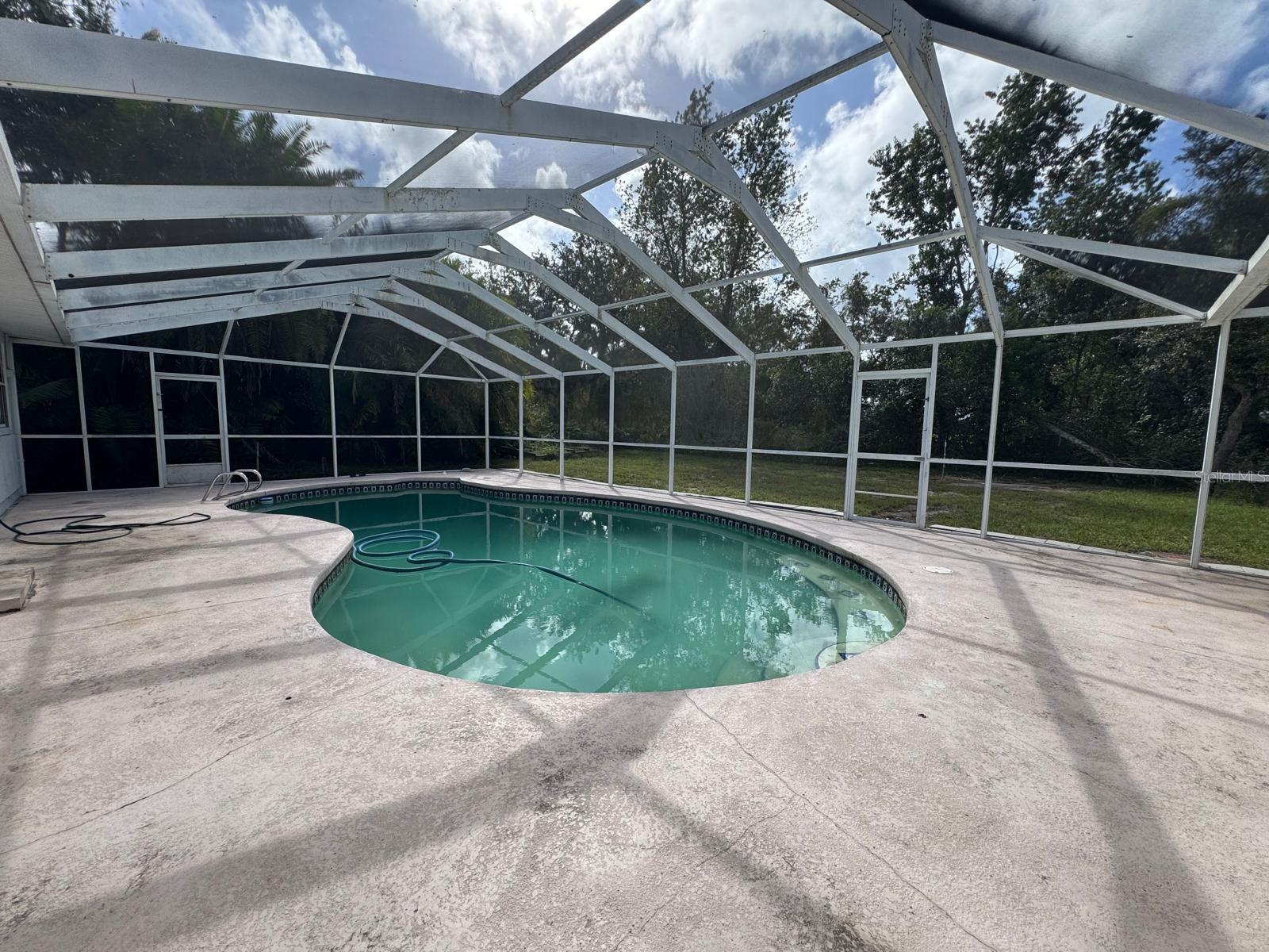 COUNTRY OAKS ESTATES - Residential Lease