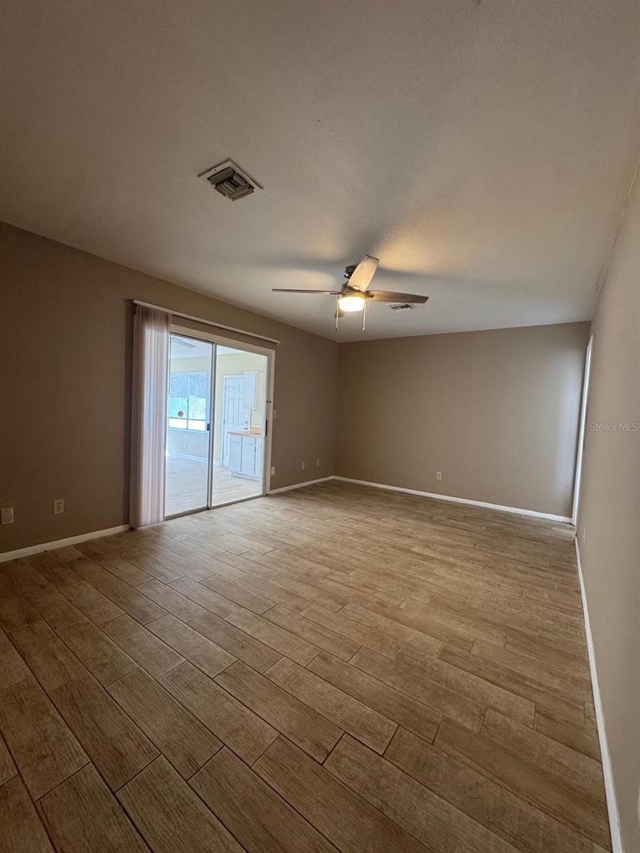 COUNTRY OAKS ESTATES - Residential Lease