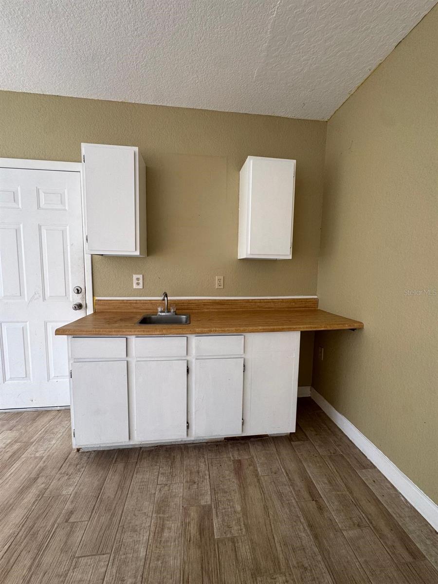 COUNTRY OAKS ESTATES - Residential Lease