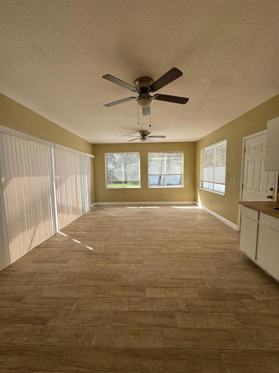 COUNTRY OAKS ESTATES - Residential Lease