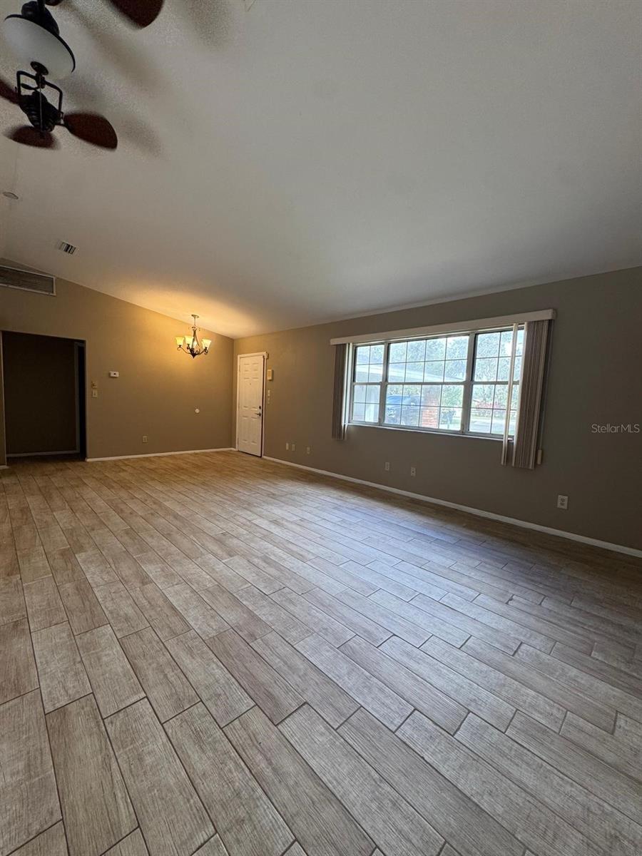 COUNTRY OAKS ESTATES - Residential Lease