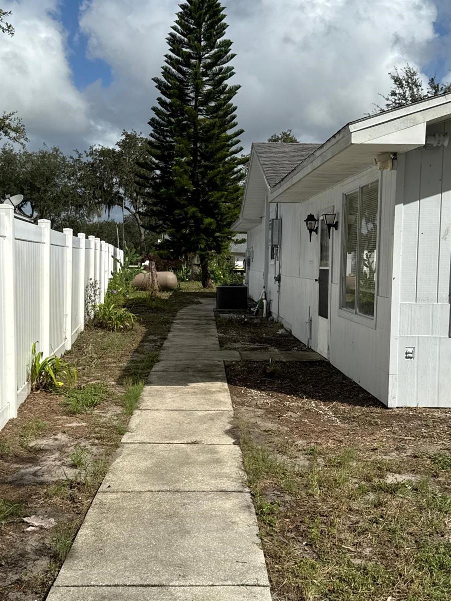 COUNTRY OAKS ESTATES - Residential Lease