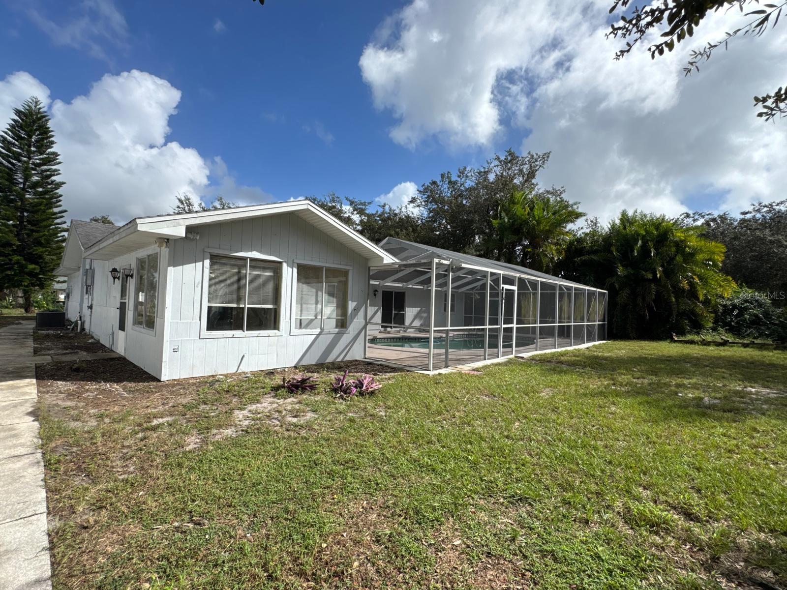 COUNTRY OAKS ESTATES - Residential Lease