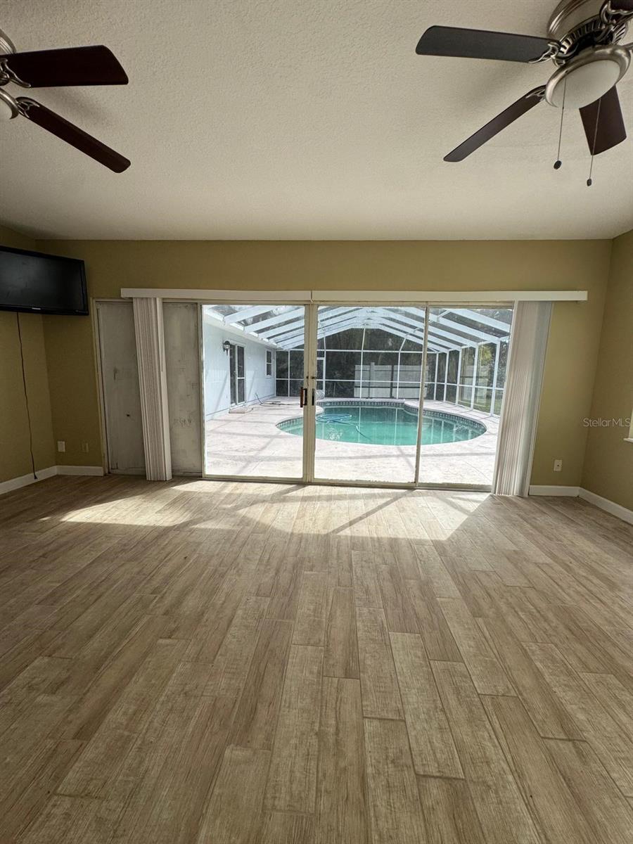 COUNTRY OAKS ESTATES - Residential Lease
