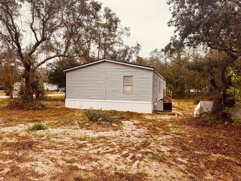 A home in LAKE WALES